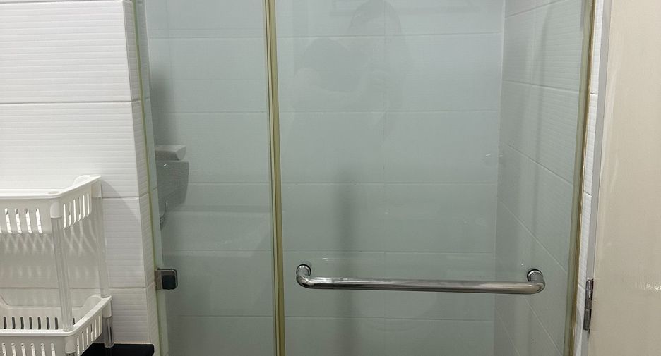 For rent 1 bed condo in Phaya Thai, Bangkok