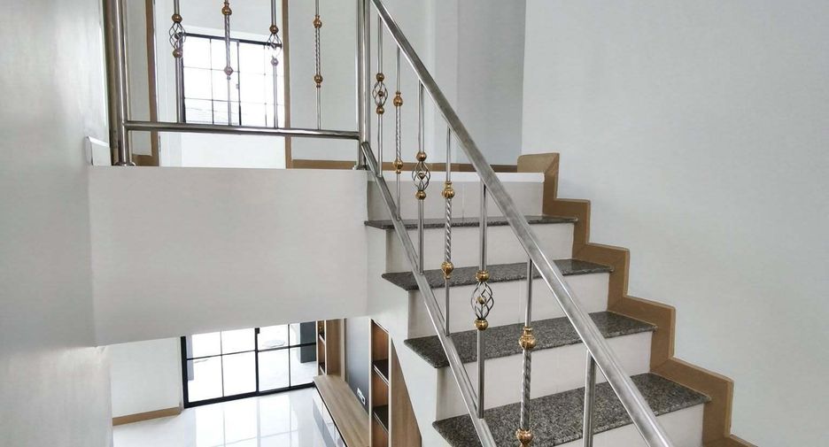 For sale 4 bedrooms house in Khan Na Yao, Bangkok