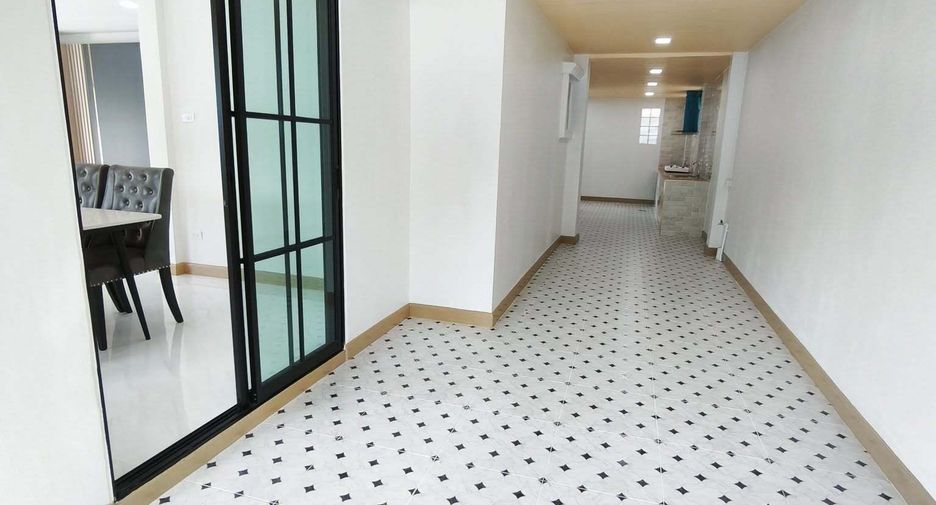 For sale 4 bedrooms house in Khan Na Yao, Bangkok