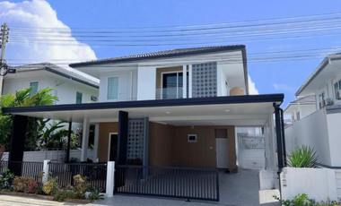 Haus zur Miete mit 4 Zimmer in Mueang Phuket, Phuket