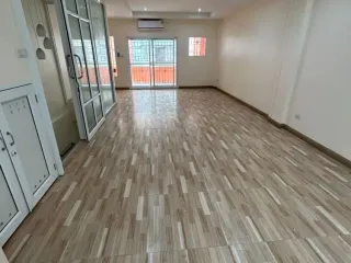 For rent 3 ベッドルーム townhouse in Bang Na, Bangkok