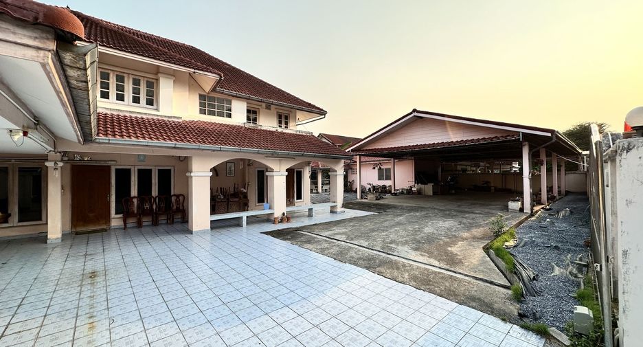 Haus zum Kauf und zur Miete mit 5 Zimmer in Khan Na Yao, Bangkok