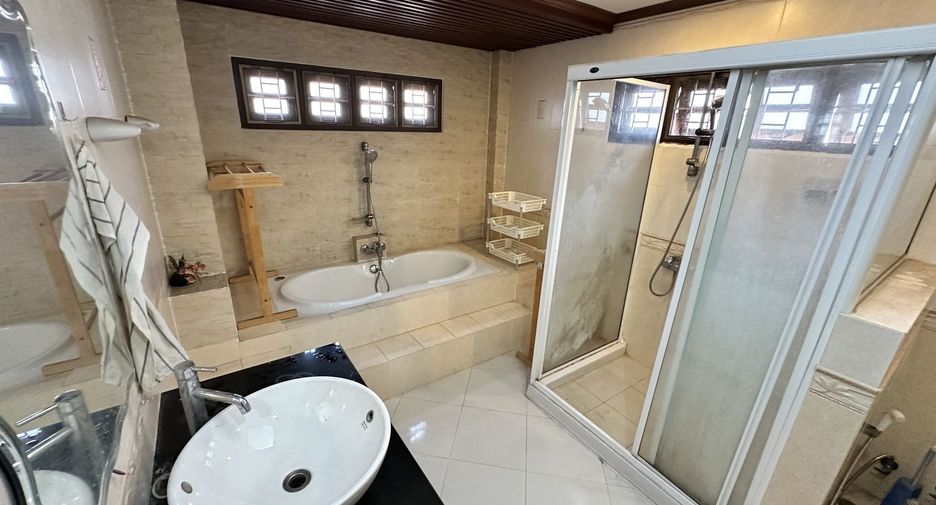 Haus zum Kauf und zur Miete mit 5 Zimmer in Khan Na Yao, Bangkok