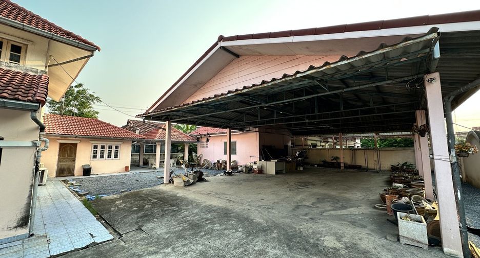 Haus zum Kauf und zur Miete mit 5 Zimmer in Khan Na Yao, Bangkok