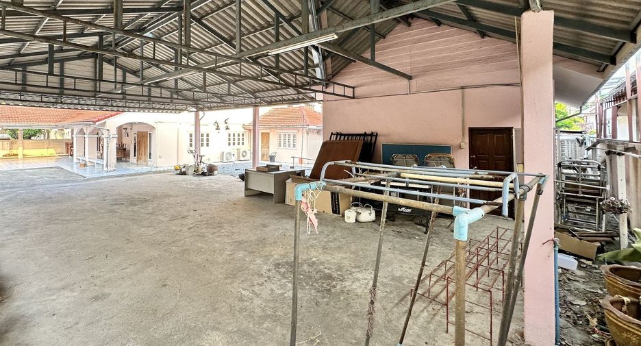 Haus zum Kauf und zur Miete mit 5 Zimmer in Khan Na Yao, Bangkok