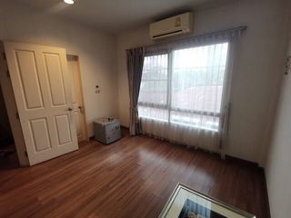 For rent 3 bedrooms townhouse in Yan Nawa, Bangkok