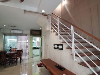 For rent 3 bedrooms townhouse in Yan Nawa, Bangkok
