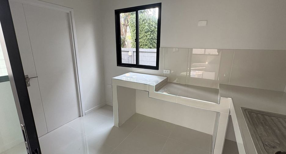 For sale and for rent 4 bedrooms house in Mueang Samut Prakan, Samut Prakan