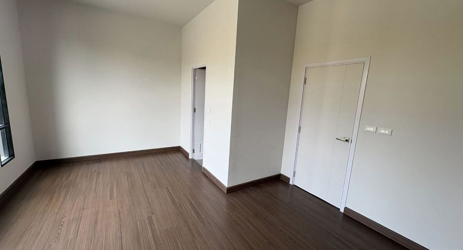 For sale and for rent 4 bedrooms house in Mueang Samut Prakan, Samut Prakan
