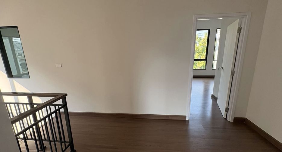 For sale and for rent 4 bedrooms house in Mueang Samut Prakan, Samut Prakan