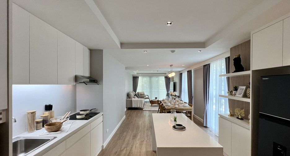 For rent 2 bedrooms condo in Watthana, Bangkok
