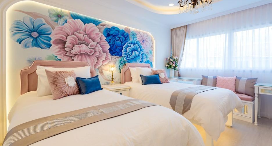 For rent 4 bedrooms townhouse in Lat Phrao, Bangkok