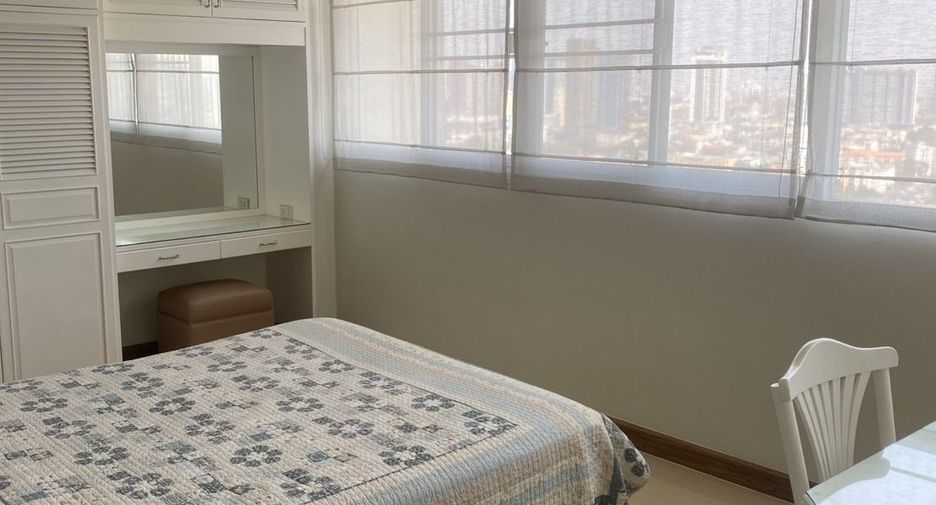Condo en alquiler de 4 habitaciones en Watthana, Bangkok