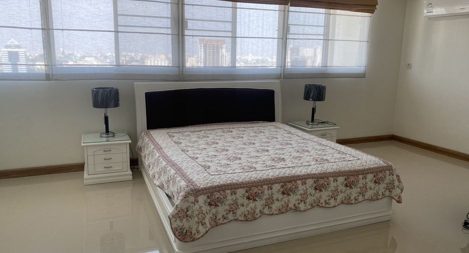 Condo en alquiler de 4 habitaciones en Watthana, Bangkok