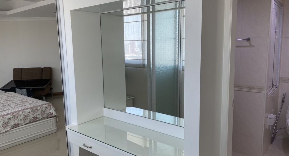 Condo en alquiler de 4 habitaciones en Watthana, Bangkok