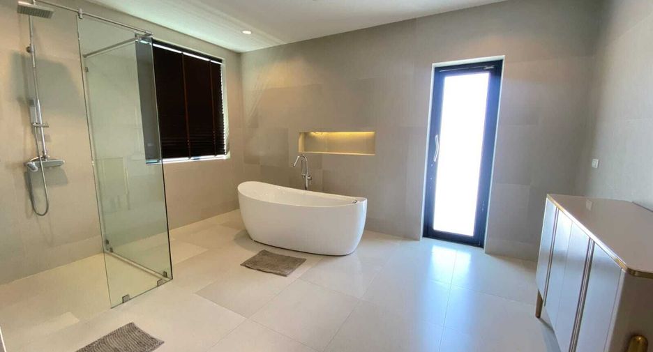 For rent 3 bedrooms villa in Mueang Phuket, Phuket