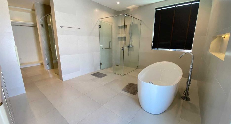 For rent 3 bedrooms villa in Mueang Phuket, Phuket