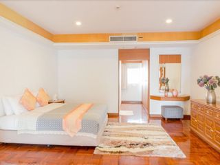 For rent 2 bedrooms apartment in Watthana, Bangkok