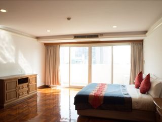 For rent 2 bedrooms apartment in Watthana, Bangkok
