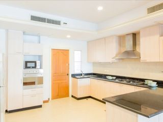 For rent 2 bedrooms apartment in Watthana, Bangkok