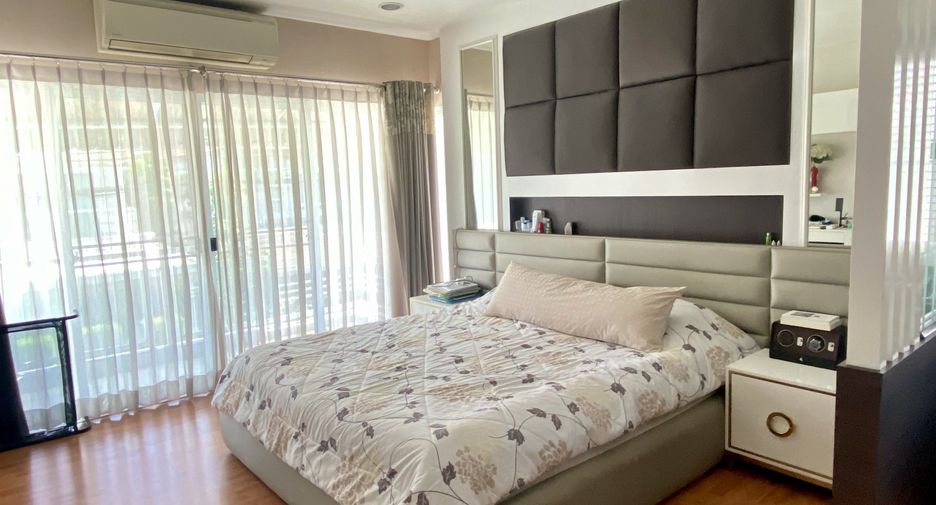 For sale 4 bedrooms house in Khan Na Yao, Bangkok