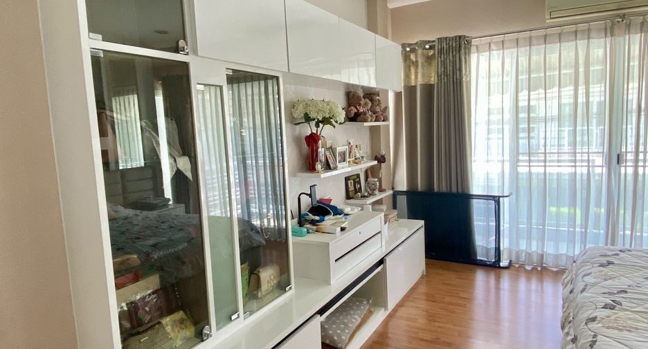 For sale 4 bedrooms house in Khan Na Yao, Bangkok