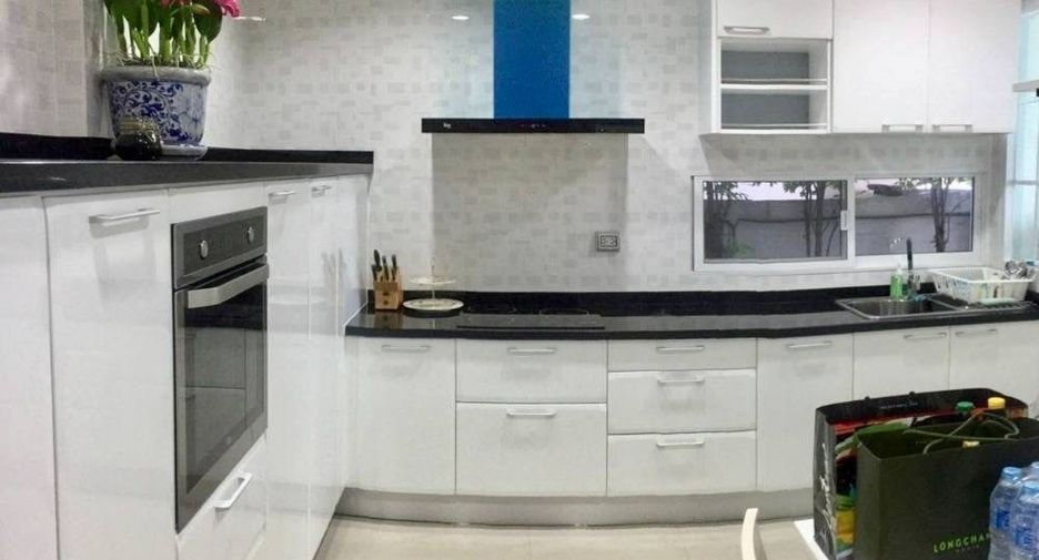 For sale 4 bedrooms house in Khan Na Yao, Bangkok