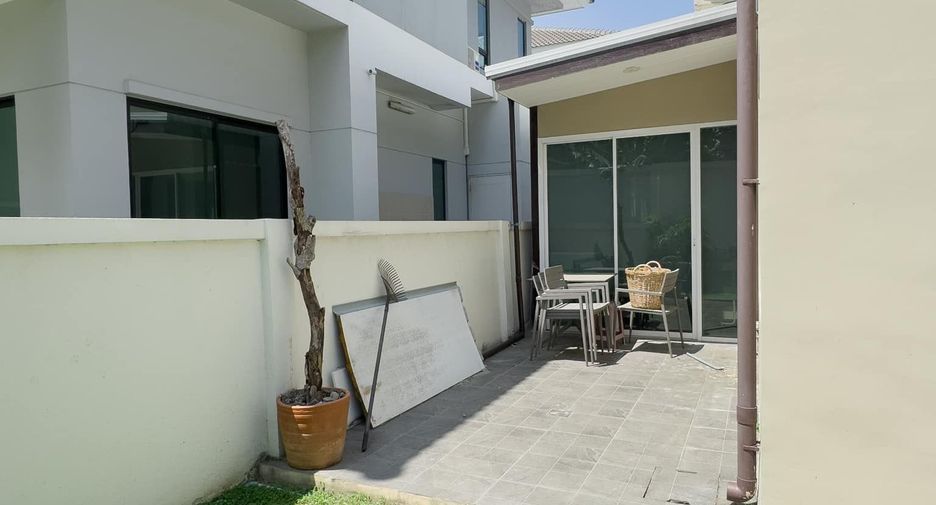 Casa en alquiler de 4 habitaciones en Bang Khen, Bangkok