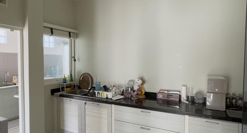 Casa en alquiler de 4 habitaciones en Bang Khen, Bangkok