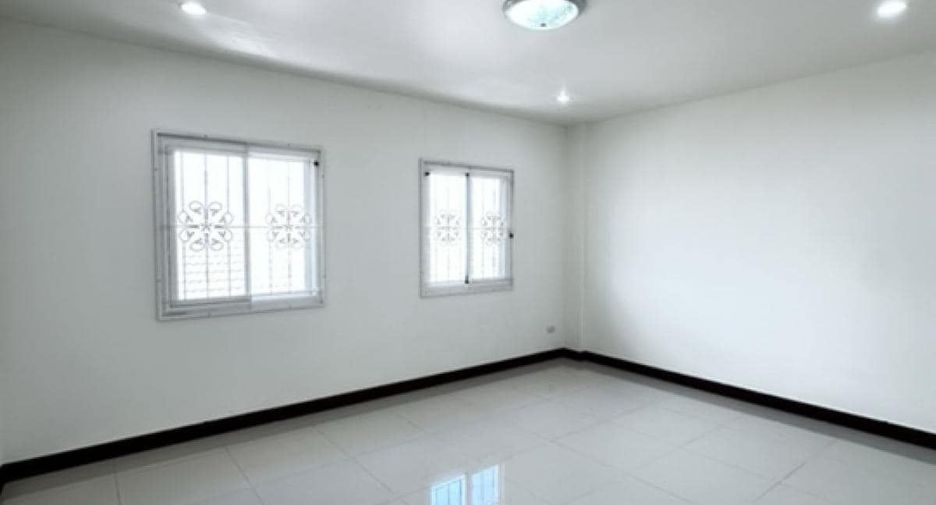 For rent 3 bedrooms townhouse in Bang Phli, Samut Prakan