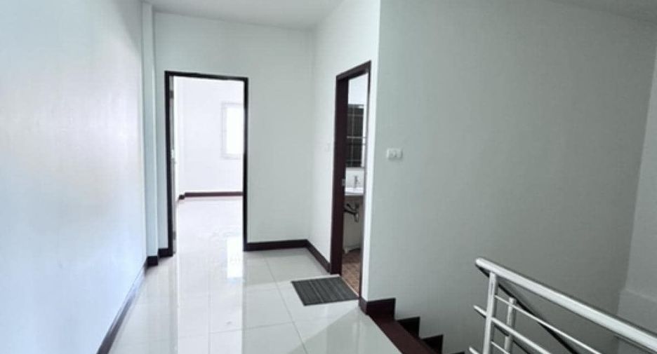 For rent 3 bedrooms townhouse in Bang Phli, Samut Prakan