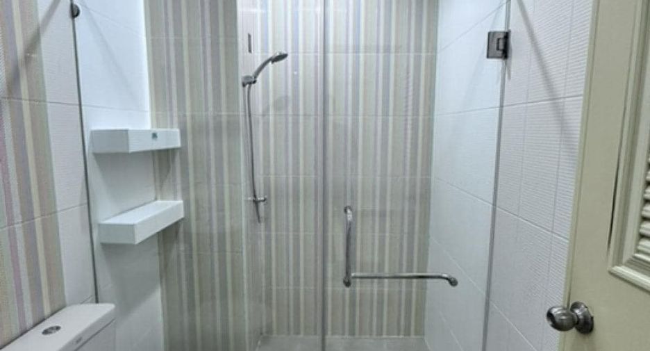 For rent 3 bedrooms townhouse in Bang Phli, Samut Prakan