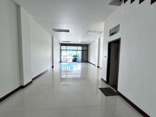 For rent 3 bedrooms townhouse in Bang Phli, Samut Prakan