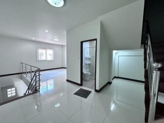 For rent 3 bedrooms townhouse in Bang Phli, Samut Prakan