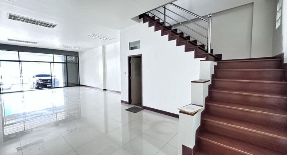 For rent 3 bedrooms townhouse in Bang Phli, Samut Prakan