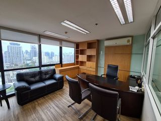 For sale そして for rent office in Watthana, Bangkok