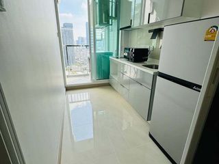 Wohnung zur Miete mit 1 Zimmer in Bang Rak, Bangkok