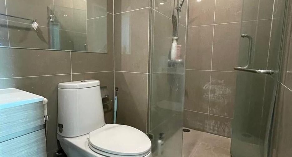 Condo en alquiler de 2 habitaciones en Huai Khwang, Bangkok