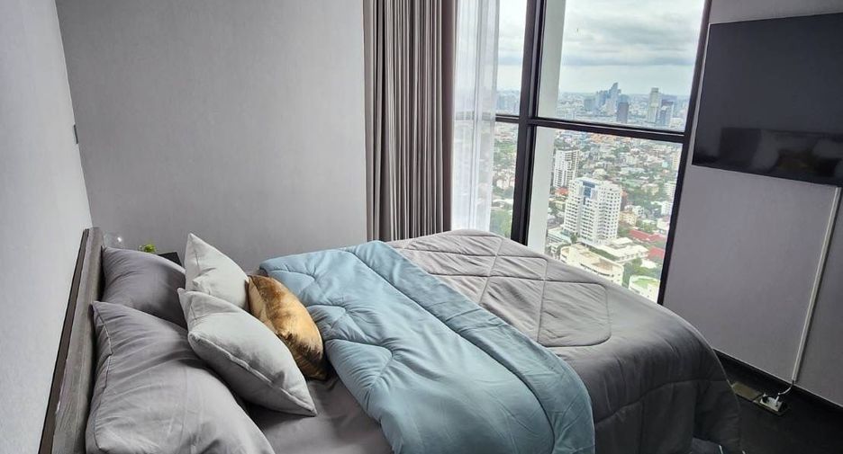 For rent 2 bedrooms condo in Watthana, Bangkok