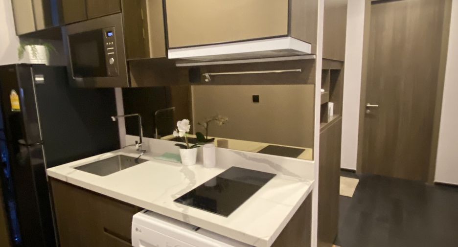 For rent 2 bedrooms condo in Watthana, Bangkok
