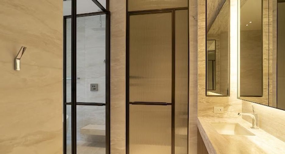For sale 2 bedrooms condo in Pathum Wan, Bangkok