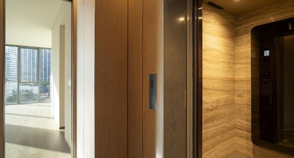 For sale 2 bedrooms condo in Pathum Wan, Bangkok