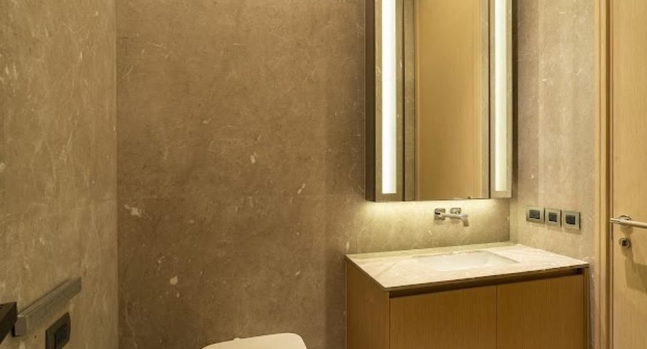 For sale 2 bedrooms condo in Pathum Wan, Bangkok