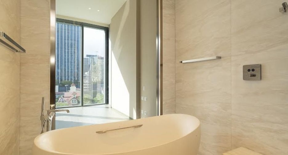 For sale 2 bedrooms condo in Pathum Wan, Bangkok