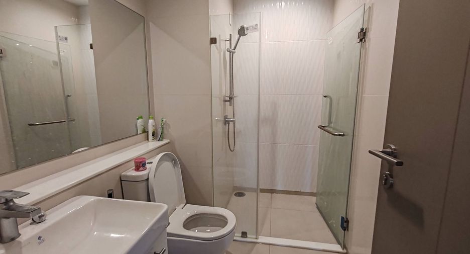 For rent 2 bedrooms condo in Huai Khwang, Bangkok