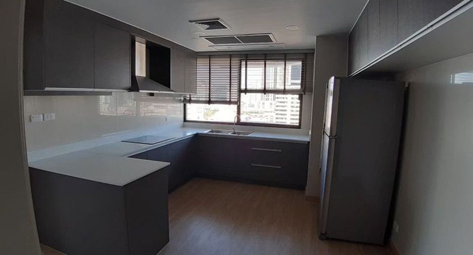 For rent 3 bedrooms condo in Khlong Toei, Bangkok