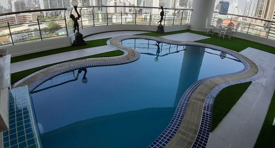 For rent 3 bedrooms condo in Khlong Toei, Bangkok