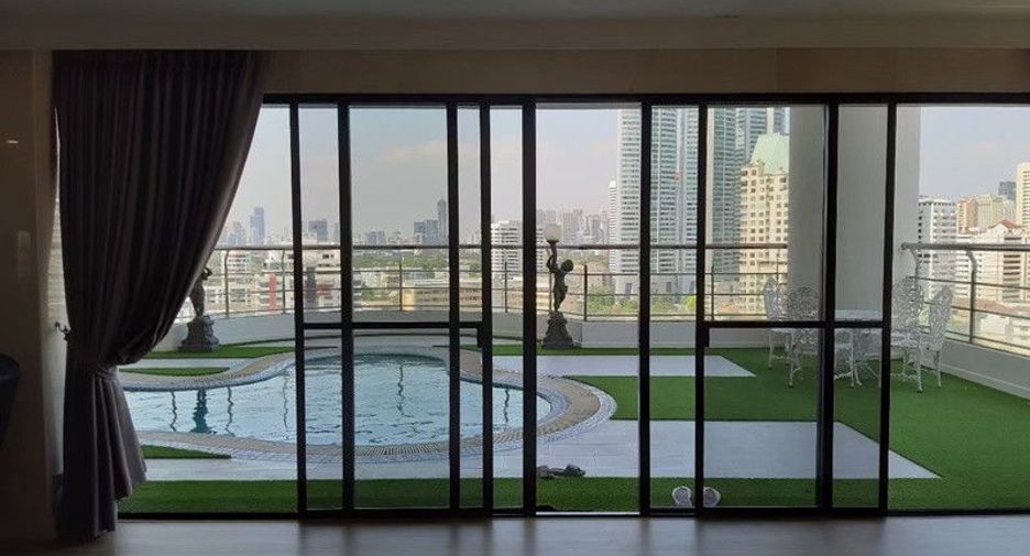 For rent 3 bedrooms condo in Khlong Toei, Bangkok