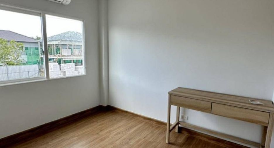 Casa en alquiler de 3 habitaciones en Bang Phli, Samut Prakan