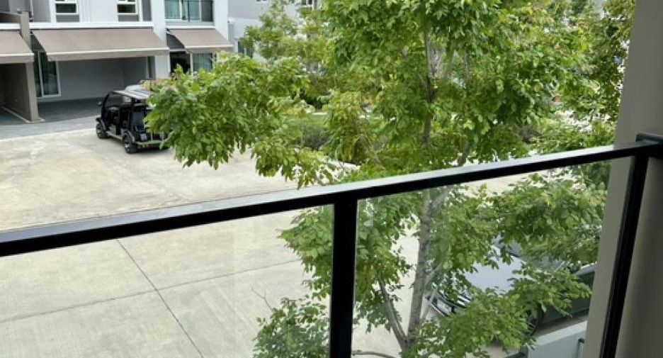 Casa en alquiler de 3 habitaciones en Bang Phli, Samut Prakan